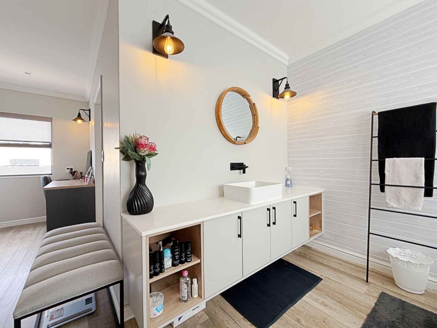 4 Bedroom Property for Sale in Calypso Beach Western Cape